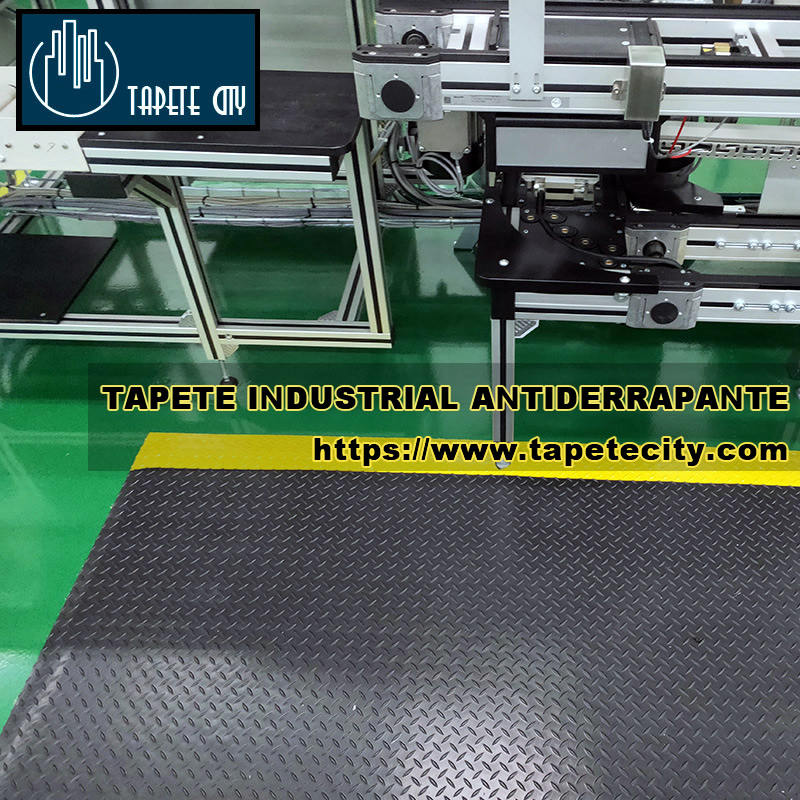 Tapetes industriales antifatiga y antiderrapante con bordes amarillos para advertir limites de seguridad.