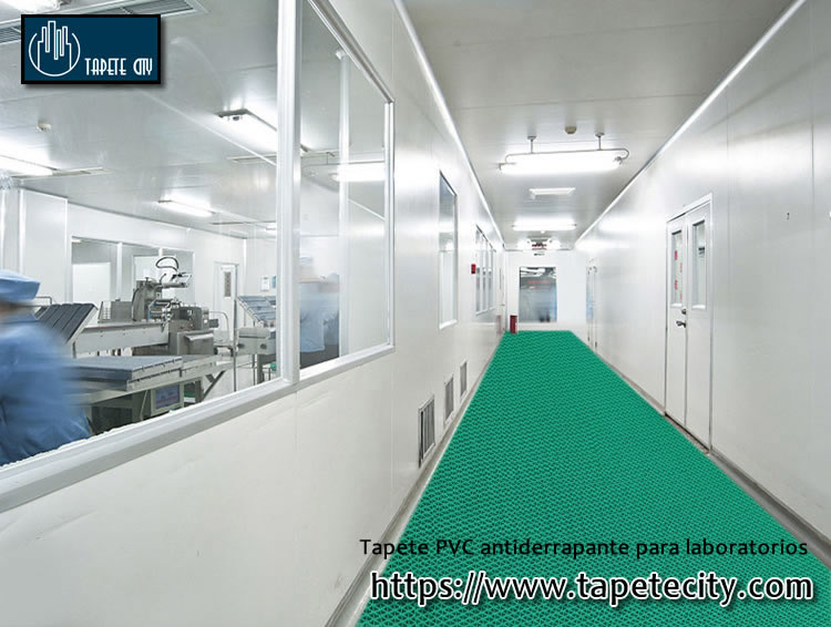 Tapete verde antiderrapante en fabricas de alimentos en cuartos fríos