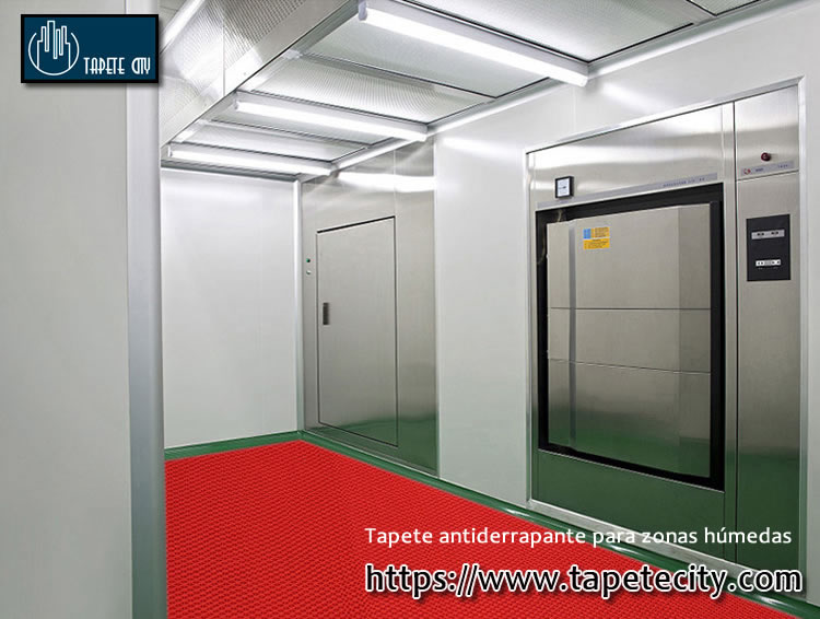 Los Tapetes antiderrapantes para albercas brindan seguridad en áreas húmedas.