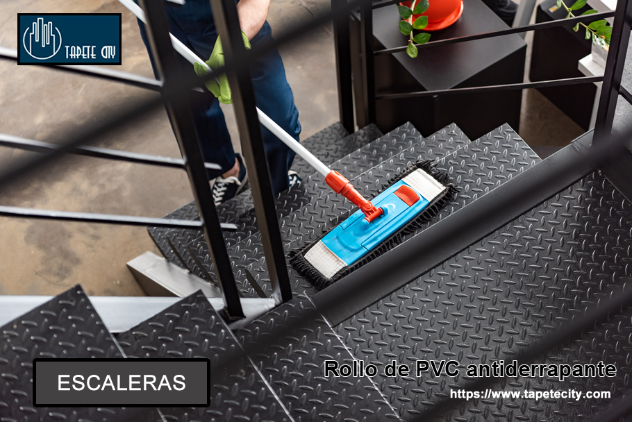 Pisos de PVC antiderrapante en rollo para escaleras con el objeto de evitar caídas y accidentes.